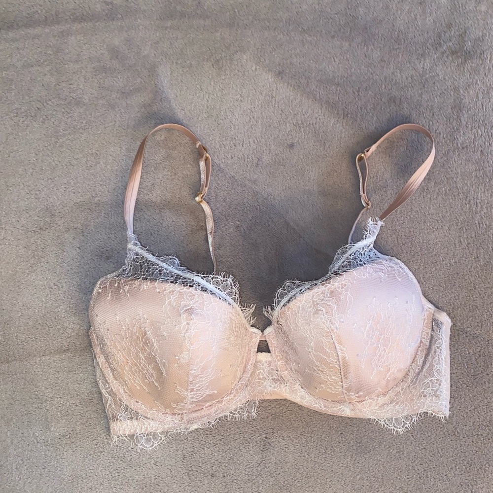 Victoria’s Secret Nude Lined Plunge Bra
